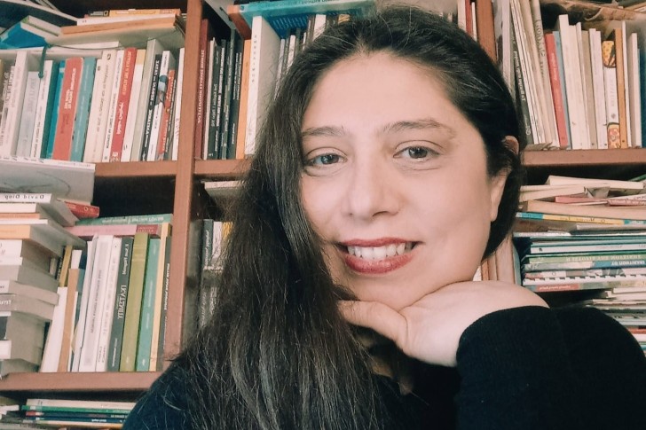 5 λεπτά με την Ασημίνα Ξηρογιάννη: «Η ποίηση ολοκληρώνεται όταν βρει τους αποδέκτες της»