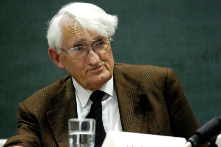«Πολιτική και δίκαιο στην κριτική θεωρία» του Γιάννη Φλυτζάνη (κριτική) – Για τη σκέψη της Σχολής της Φρανκφούρτης σήμερα