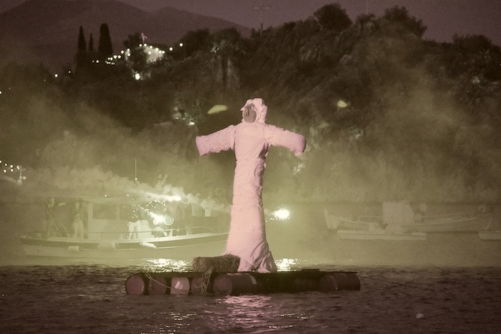 «Άμα είναι να καεί» του Κρίστοφερ Κινγκ (κριτική) – Μύθοι, χωλοί και θαύματα από την ελληνική γη