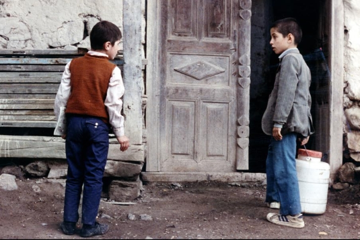 «Πού είναι το σπίτι του φίλου μου;» του Αμπάς Κιαροστάμι – Ποίηση της καθημερινότητας στα θερινά σινεμά