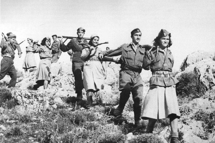 «Αρματωμένα χρόνια» του Μήτσου Αλεξανδρόπουλου (κριτική) – Πάθη και πόθοι των ανταρτών της Εθνικής Αντίστασης