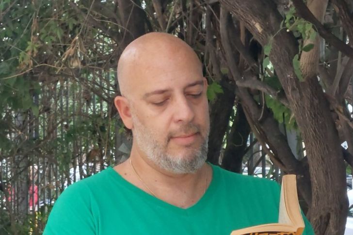 Διαβάζοντας με τον Γιάννη Παπαδογιάννη: «Τρία θεατρικά έργα του Τένεσι Ουίλιαμς μου άλλαξαν τη ζωή»»