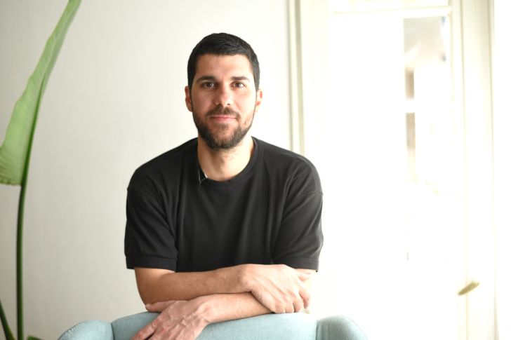 Μάριος Καζασίδης: «Ο καλλιτέχνης ψαρεύει στη θάλασσα του συλλογικού ασυνείδητου»