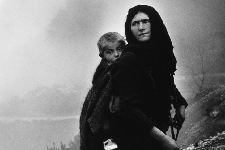 «Η αδύνατη επιστροφή» – Η μητρική γλώσσα ως κιβωτός και ο καημός του ξεριζωμού
